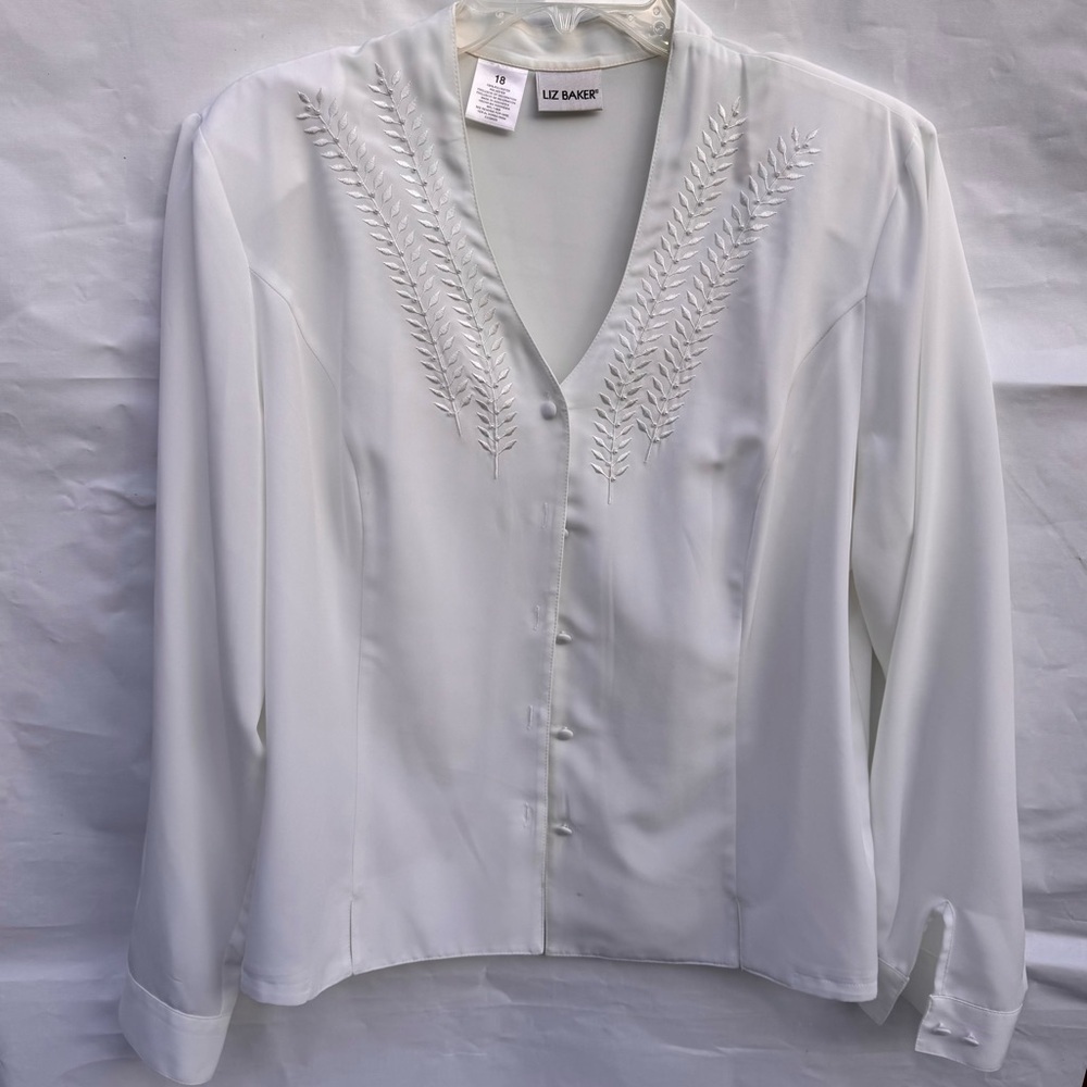 Vintage Liz baker // white embroidered v neck button down top size 18 wk1
